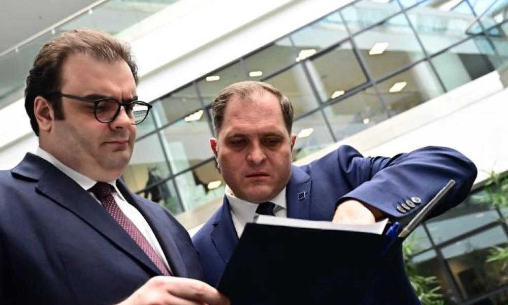 «Ξεσκεπάστηκαν» αδήλωτες συναλλαγές με τη διασύνδεση POS και ταμειακών – Πάνω από 30% η αύξηση εσόδων από ΦΠΑ σε ταξί και εστίαση